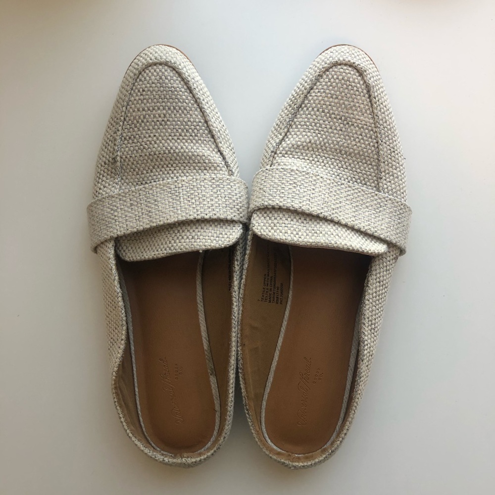 Pointed toe flats size 7